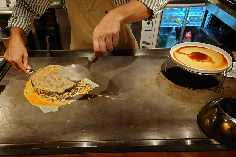 gule_広島お好み焼き焼き途中