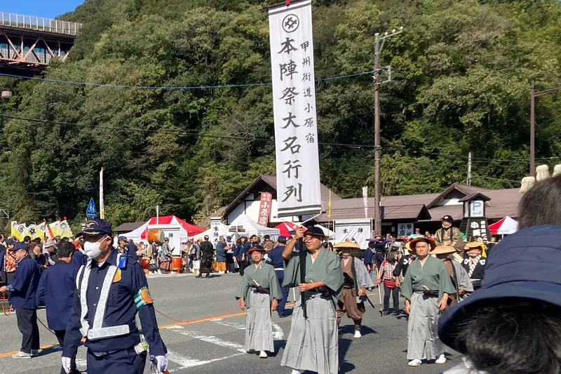 第28回甲州街道小原宿本陣祭_旗持ち