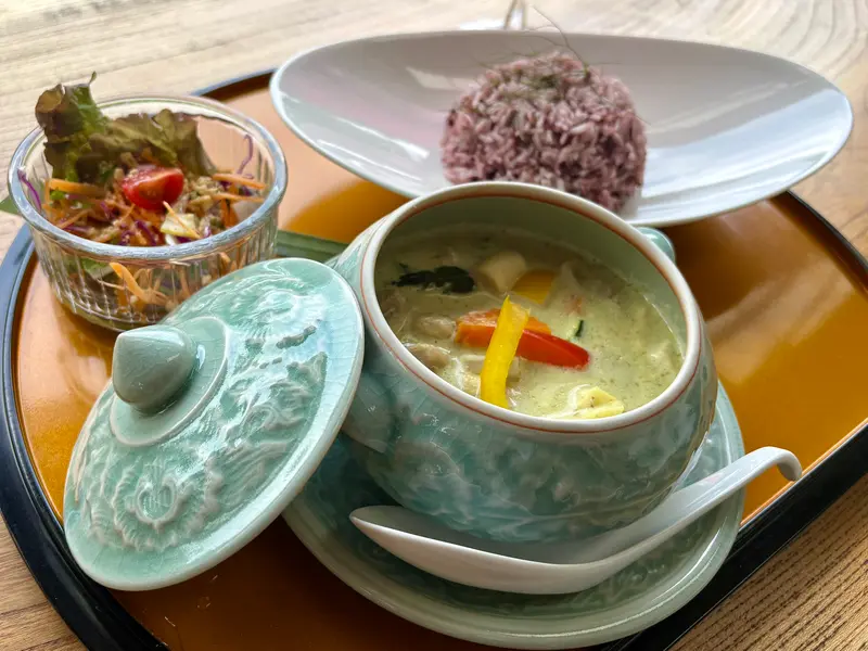 Thai teracce Ledu カレー全体