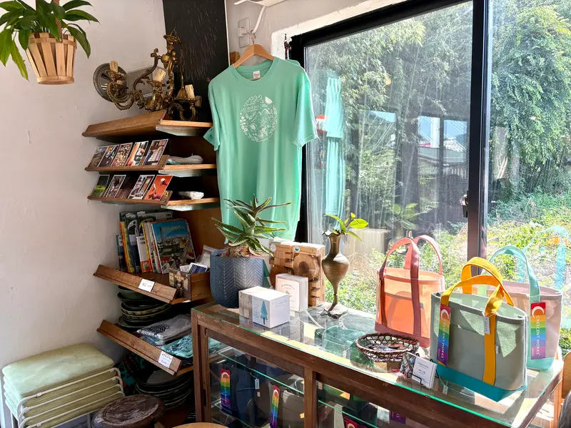 里+ 販売コーナー