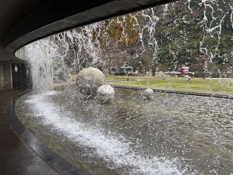 つくい湖湖上祭　大滝の裏