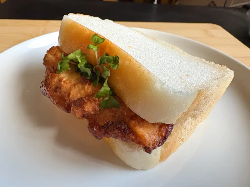 けんこうのパン屋さん_とり唐揚げサンド