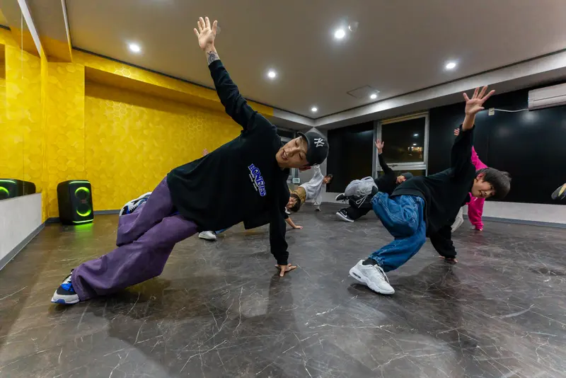 ブレイキン専門スタジオ「BONELESS DANCE SCHOOL」