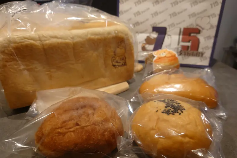 715ベーカリー_パン勢ぞろい