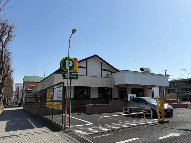 丸亀製麺相模原中央店営業時の駐車場とブロンコビリー店舗跡