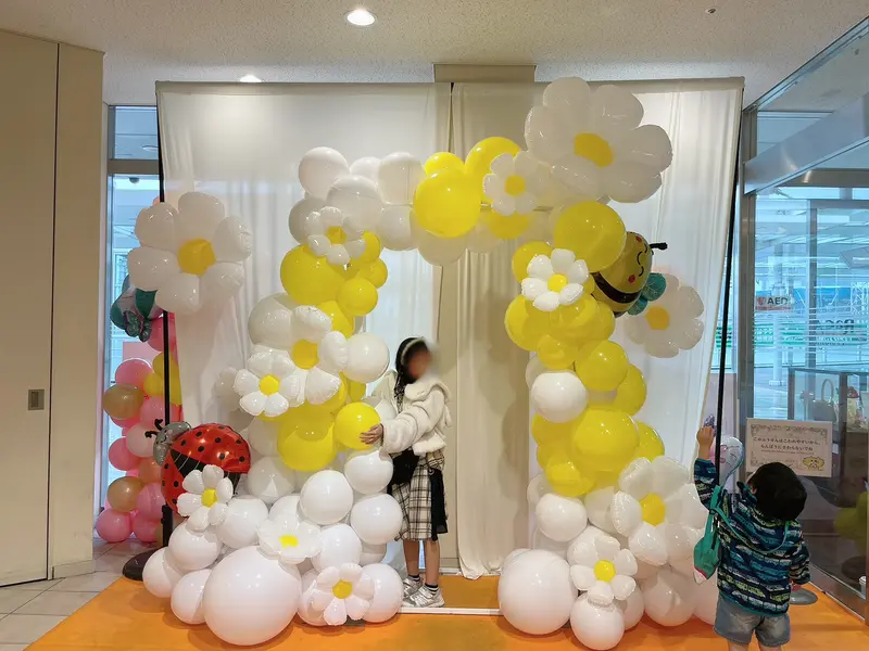『ラクアル・オダサガ』2F入口横のバルーンアート