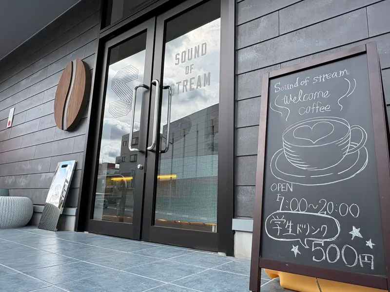 SOUND of STREAM Cafe_外観と看板