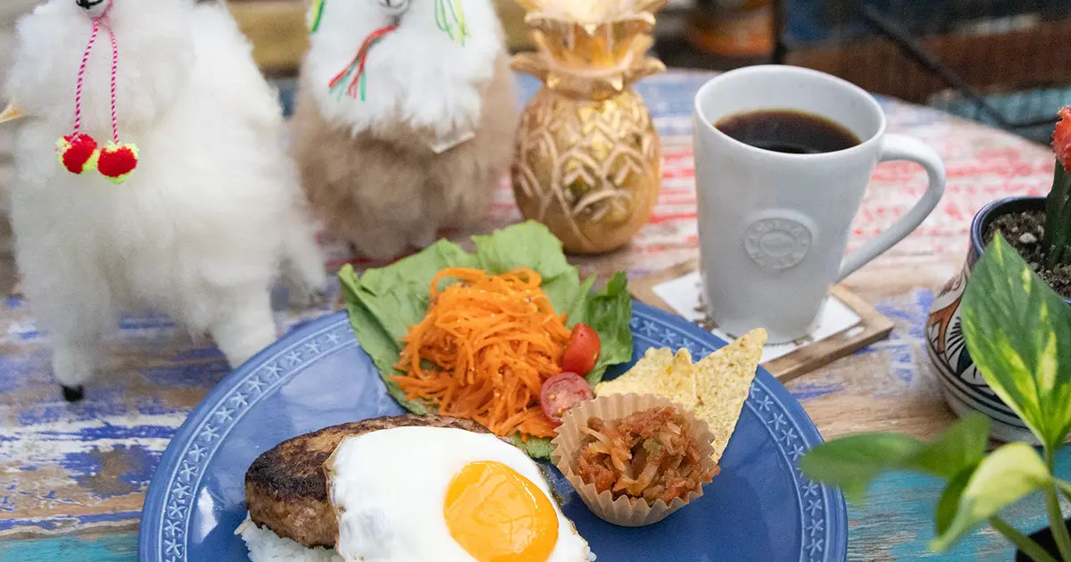 肉厚ハンバーグのロコモコにエスニック雑貨が楽しめる『マライカ