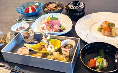 茅葺き古民家で味わう本格懐石。美意識が詰まった『懐石料理 寿麹庵JYUKOUAN』