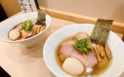 TRYラーメン大賞入賞！『ラーメンLab ろじっく』で味わう、計算された魚介スープが生む渾身の一杯
