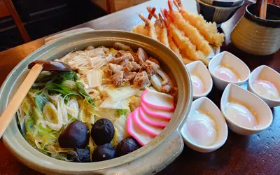 圧巻の5人前鍋！冬に食べたい『うどん屋開都』のグレート鍋焼きうどん