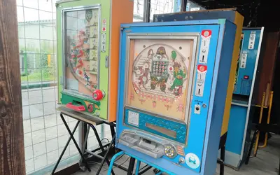 自販機だけじゃない！『中古タイヤ市場相模原店』で懐かしのゲーム機を発見