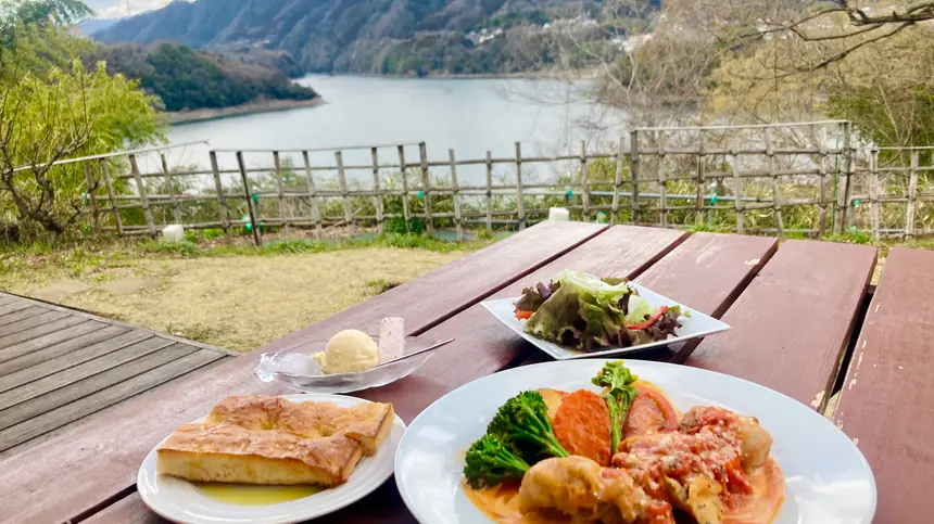 津久井湖の美しい眺望を楽しみながら『季逢庵(きほうあん)』で絶品洋食ランチ