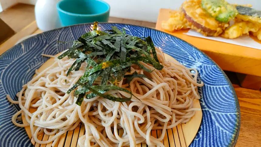 蕎麦屋とカフェの良いとこ取り！『蕎麦CafeDiningいろは』で北海道産そばをいただく