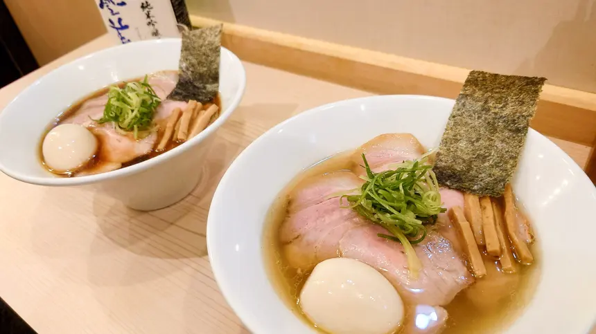 TRYラーメン大賞入賞！『ラーメンLab ろじっく』で味わう、計算された魚介スープが生む渾身の一杯