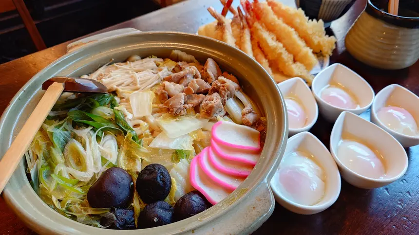圧巻の5人前鍋！冬に食べたい『うどん屋開都』のグレート鍋焼きうどん