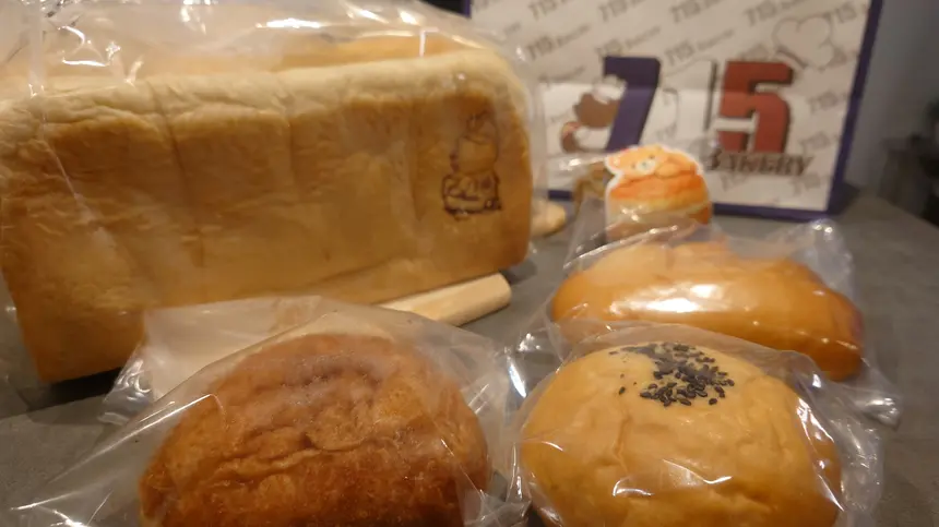 給食パン69年の実績！もちふわ食感が魅力の『715ベーカリー』