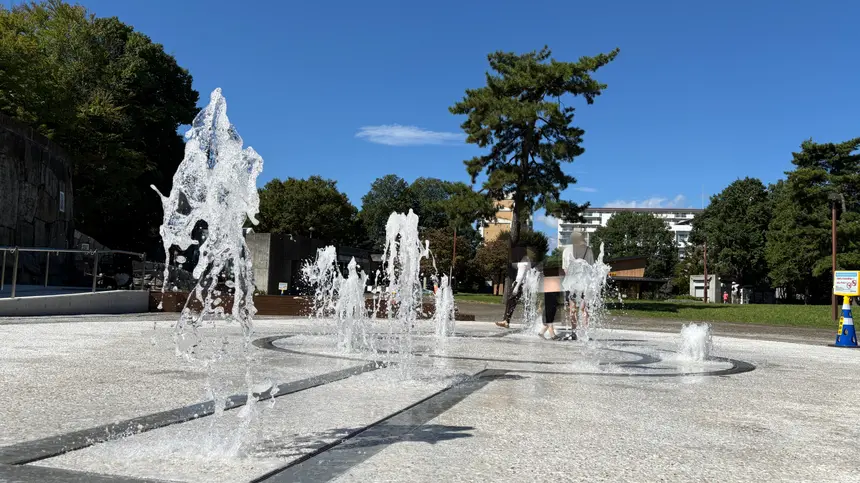 子どもが遊べる噴水＆ミスト登場！『相模大野中央公園』水の広場が一新