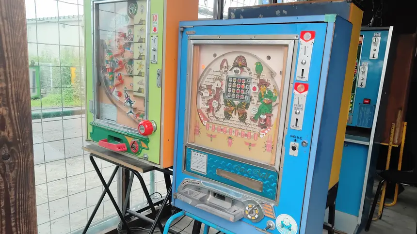 自販機だけじゃない！『中古タイヤ市場相模原店』で懐かしのゲーム機を発見